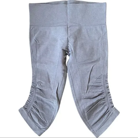 Lululemon Ebb & Flow Crop in grey super stretch size 6 EUC - Picture 5 of 8